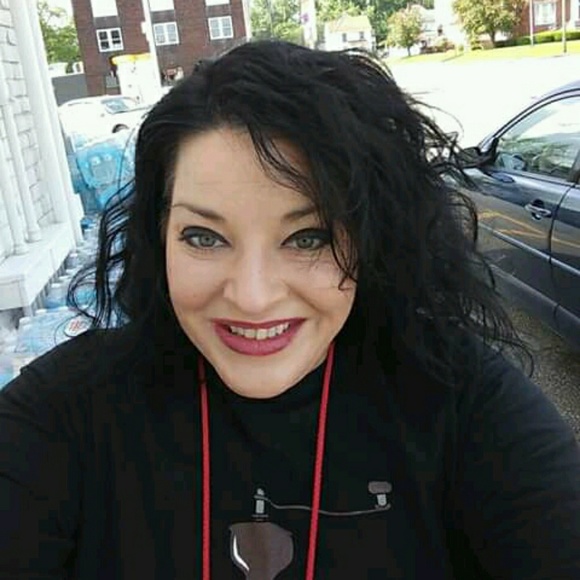 Meet your Posher, Kim - Picture 1 of 1